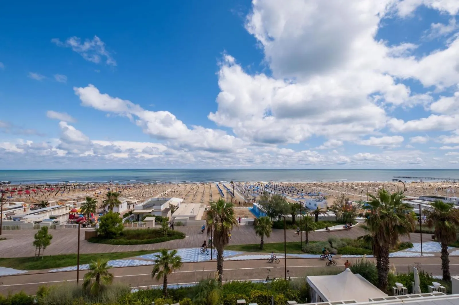 La Dolce Vita - Monolocale Con Garage Di Fronte Al Mare Rimini