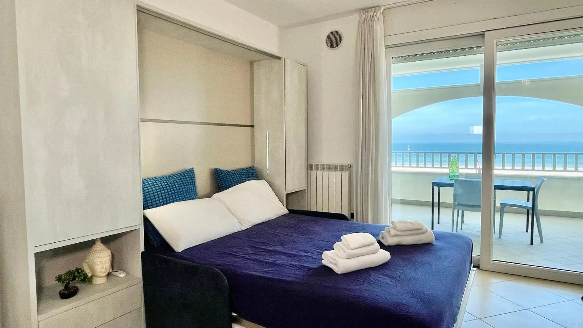 La Dolce Vita - Monolocale Con Garage Di Fronte Al Mare Rimini 0*,  Italy